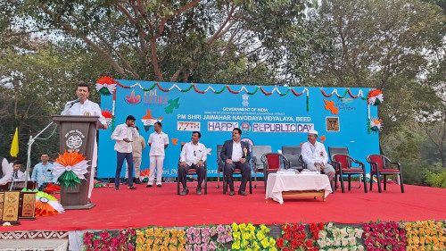 प्रजासत्ताक दिन के अवसर पर छात्रों को संबोधित करते हुए पूर्व विधायक मा. अमरसिंह पंडित जी